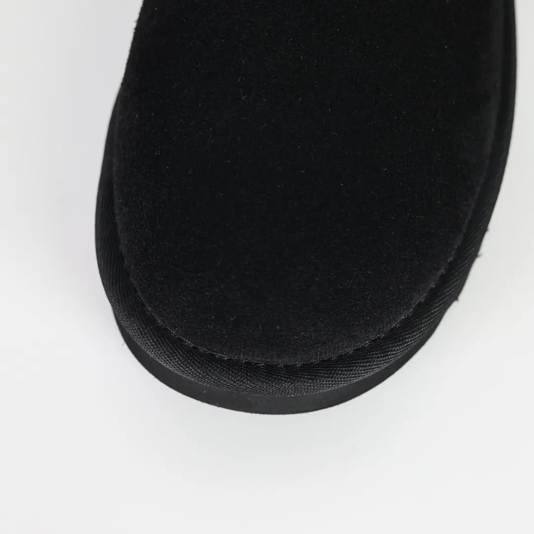 Pick up locally 💰620. The core recommendation is good price. The platform’s foreign trade is exclusively for UGG Classic women’s snow boots 1174576. Produced by the ten-year-old brand shoemaking factory production line. Pay attention to every detail. Longfeng A-grade genuine sheep fur is integrated. It is built in full compliance with the ZP process. Size: 35 36 37 38 39 40